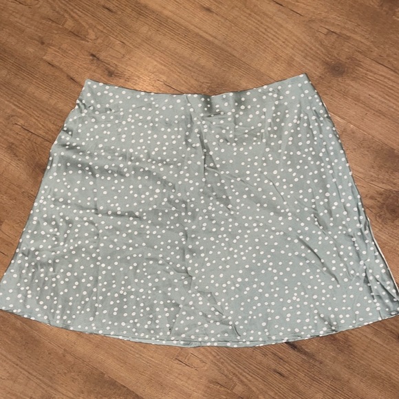 green polka dot skirt - Picture 1 of 3